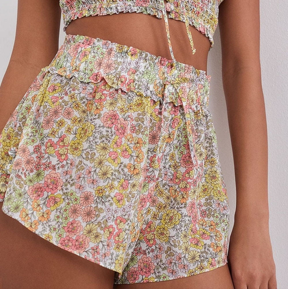 For Love & Lemons Esme Floral Print Shorts Size Medium